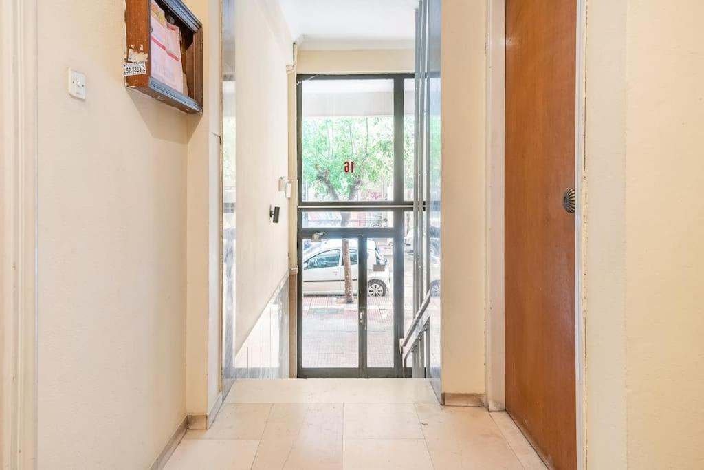 Chic Apt Near Acropolis - Avdi Square เอเธนส์ ภายนอก รูปภาพ