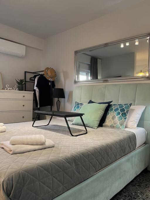 Chic Apt Near Acropolis - Avdi Square เอเธนส์ ภายนอก รูปภาพ
