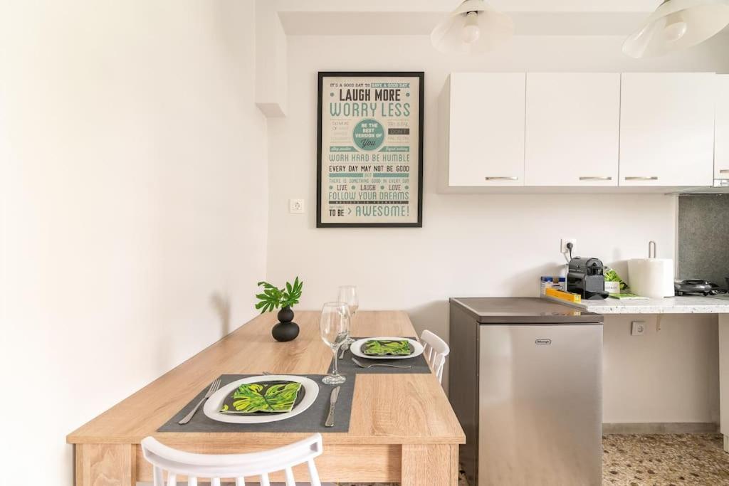 Chic Apt Near Acropolis - Avdi Square เอเธนส์ ภายนอก รูปภาพ