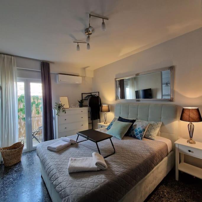 Chic Apt Near Acropolis - Avdi Square เอเธนส์ ภายนอก รูปภาพ
