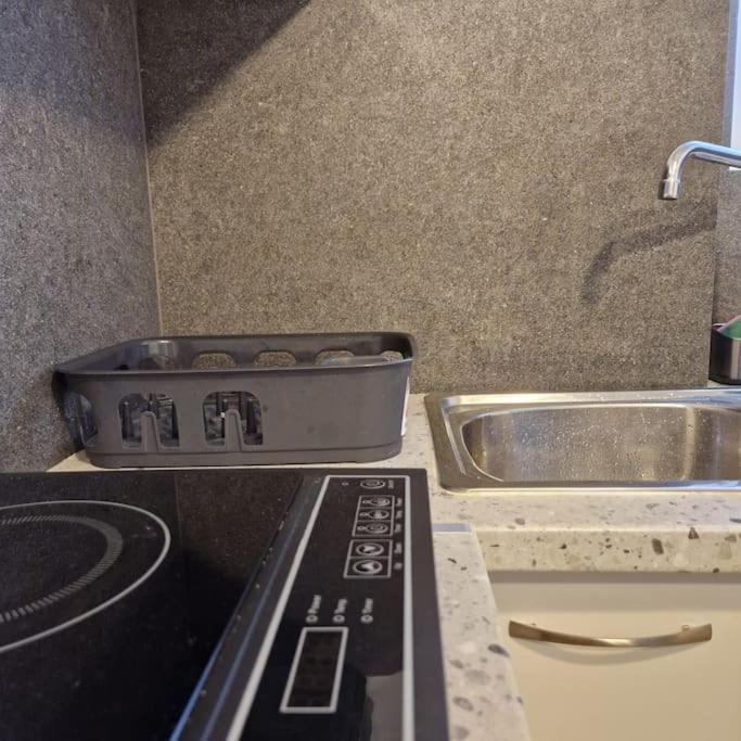 Chic Apt Near Acropolis - Avdi Square เอเธนส์ ภายนอก รูปภาพ